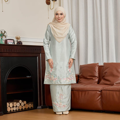 Elianore Kurung