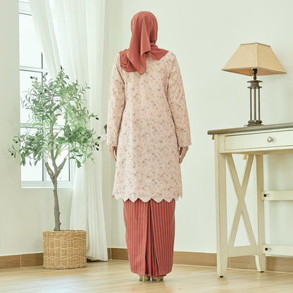 Elly Kurung