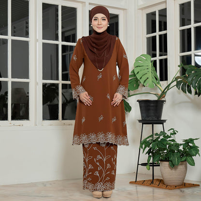 Lysandra Kurung