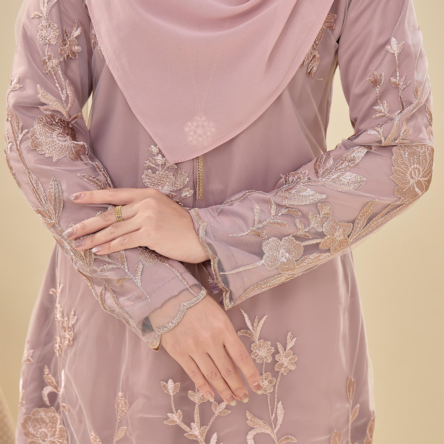 Lunaya Kurung