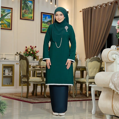 Alaira Kurung