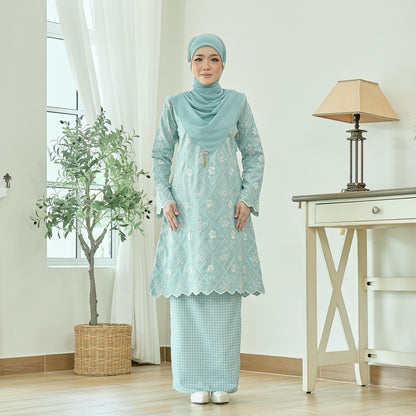 Deshika Kurung