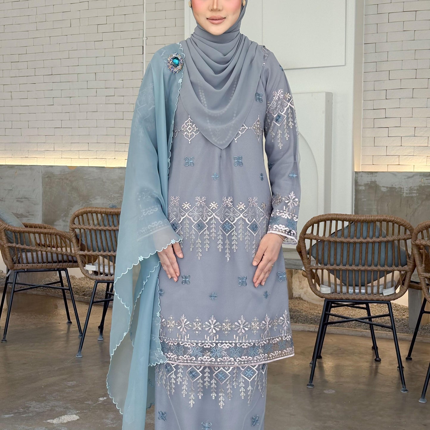 Elisse Kurung