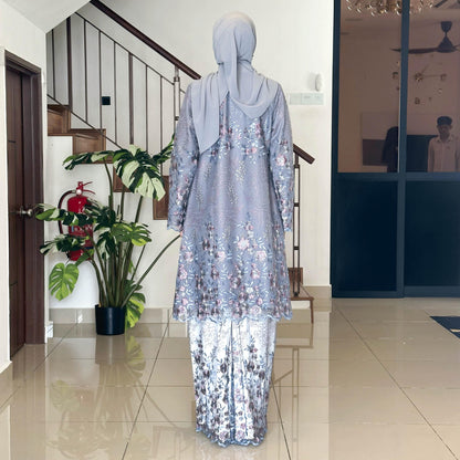 Naomi Kurung