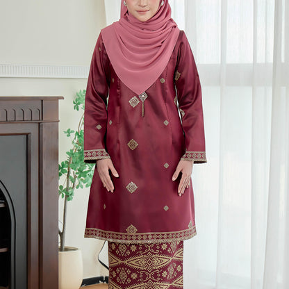 Petra Kurung