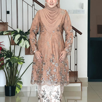 Naomi Kurung