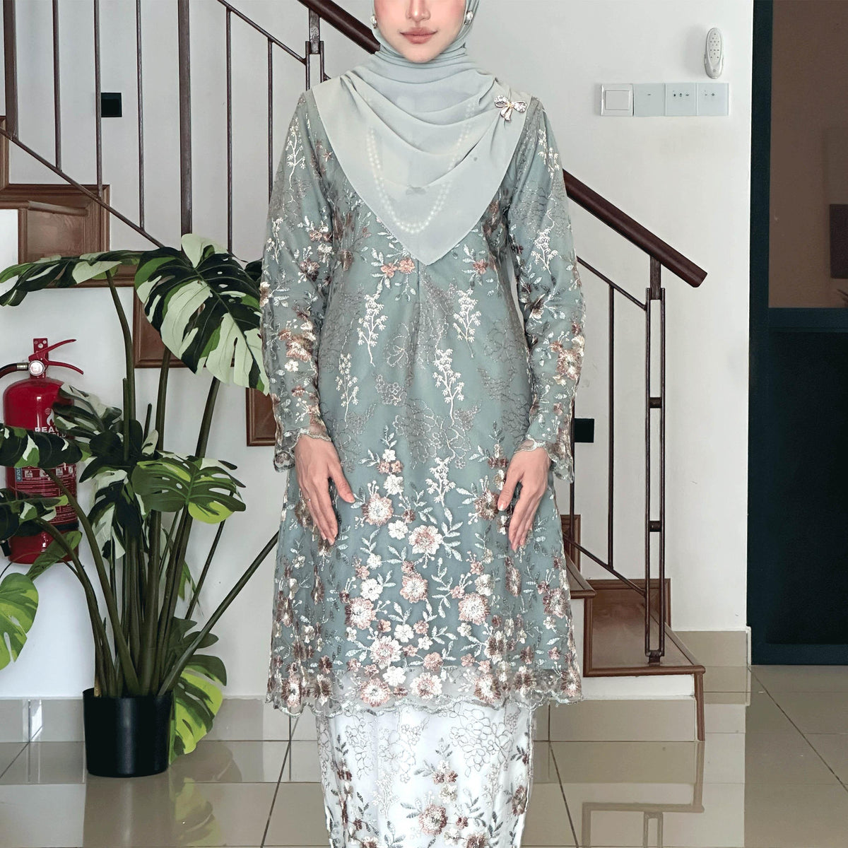 Naomi Kurung