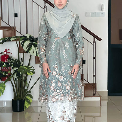 Naomi Kurung