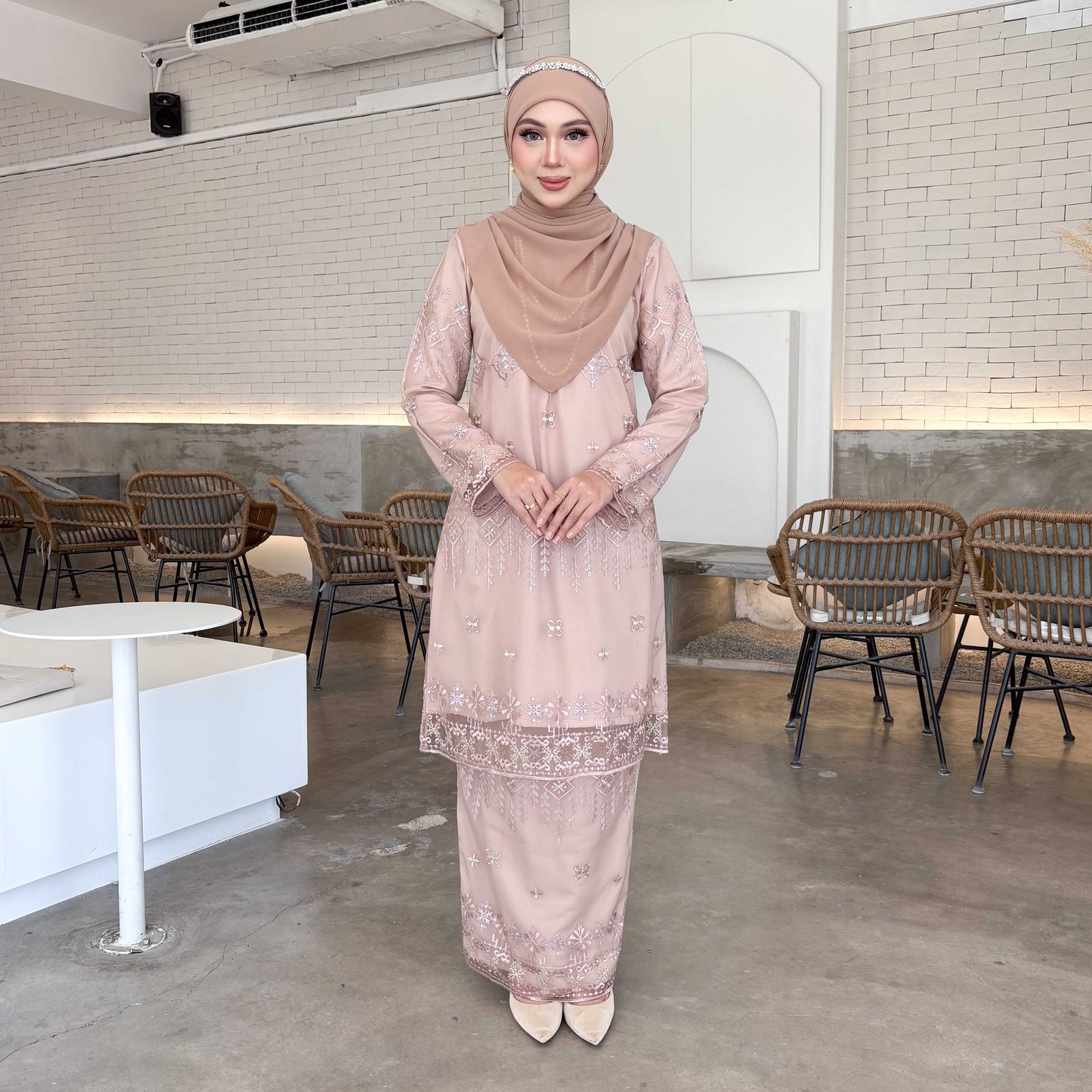 Elisse Kurung
