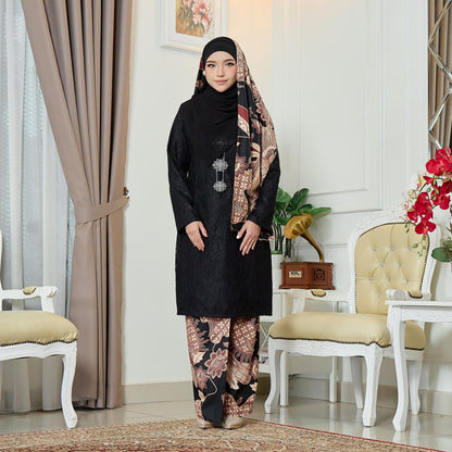 Karina Kurung