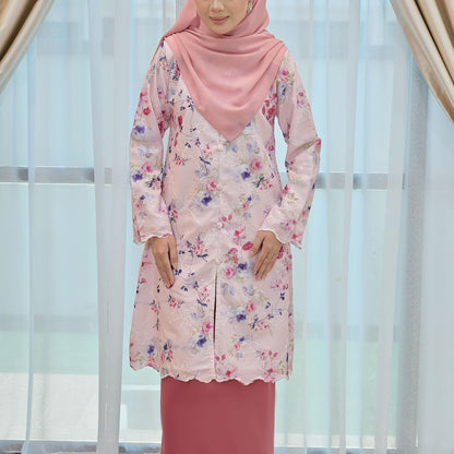 Alicia Kurung
