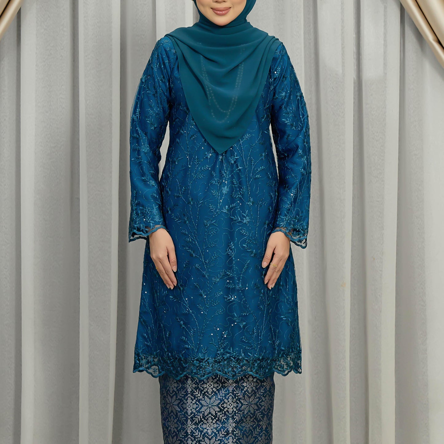 Adira Kurung