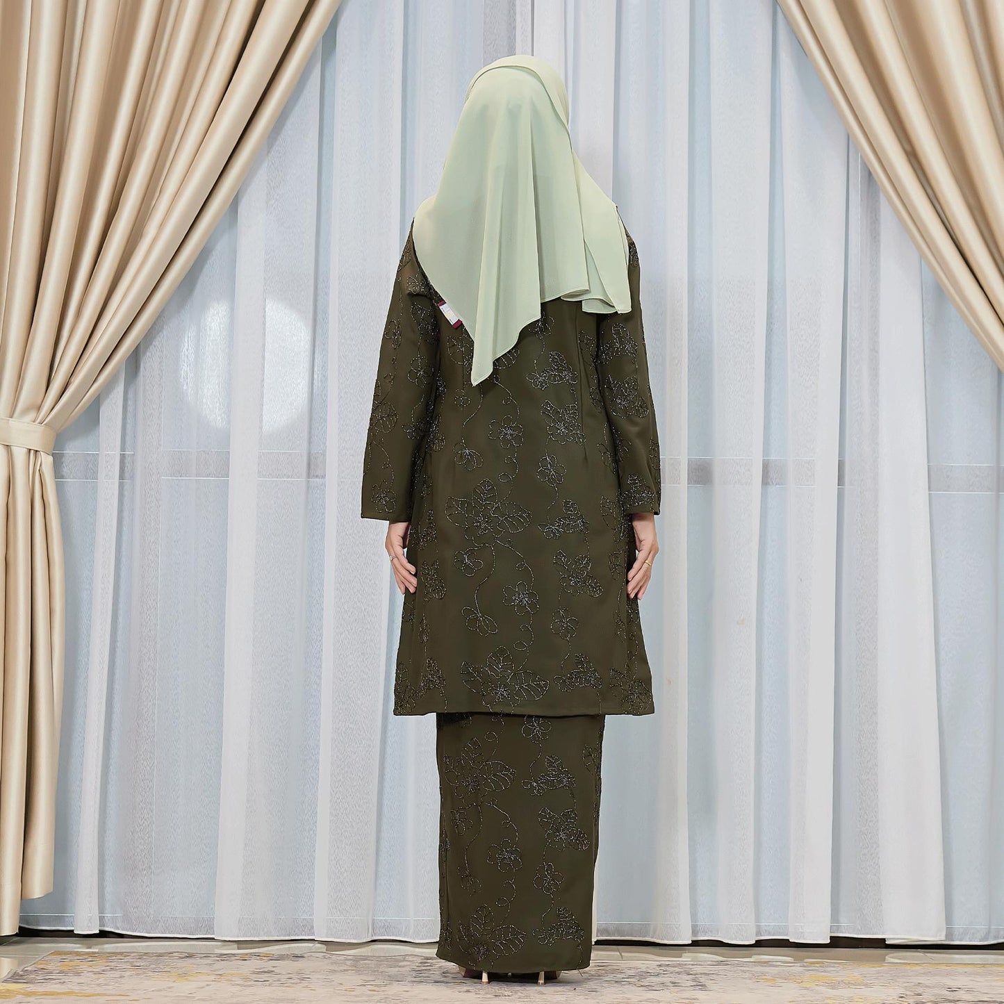 Adeera Kurung