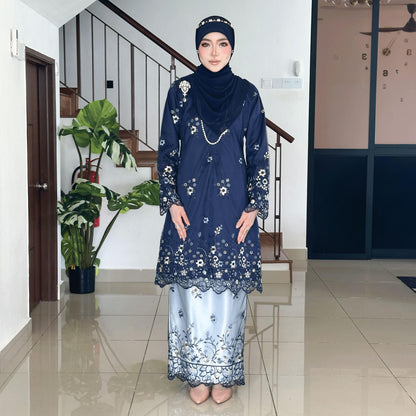Dellina Kurung