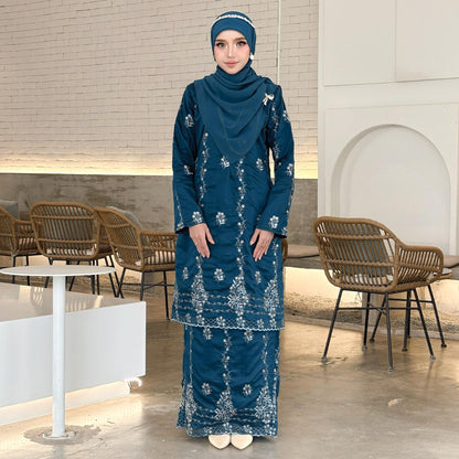 Sandra Kurung