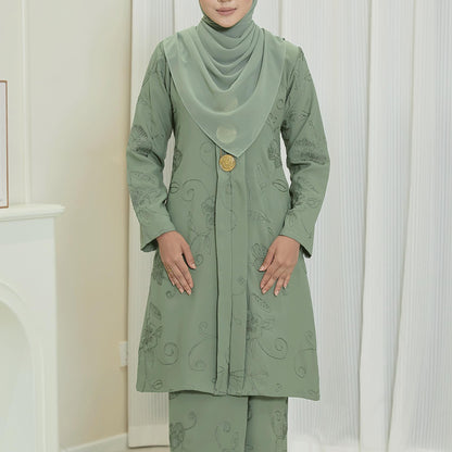 Aliyna Kebaya