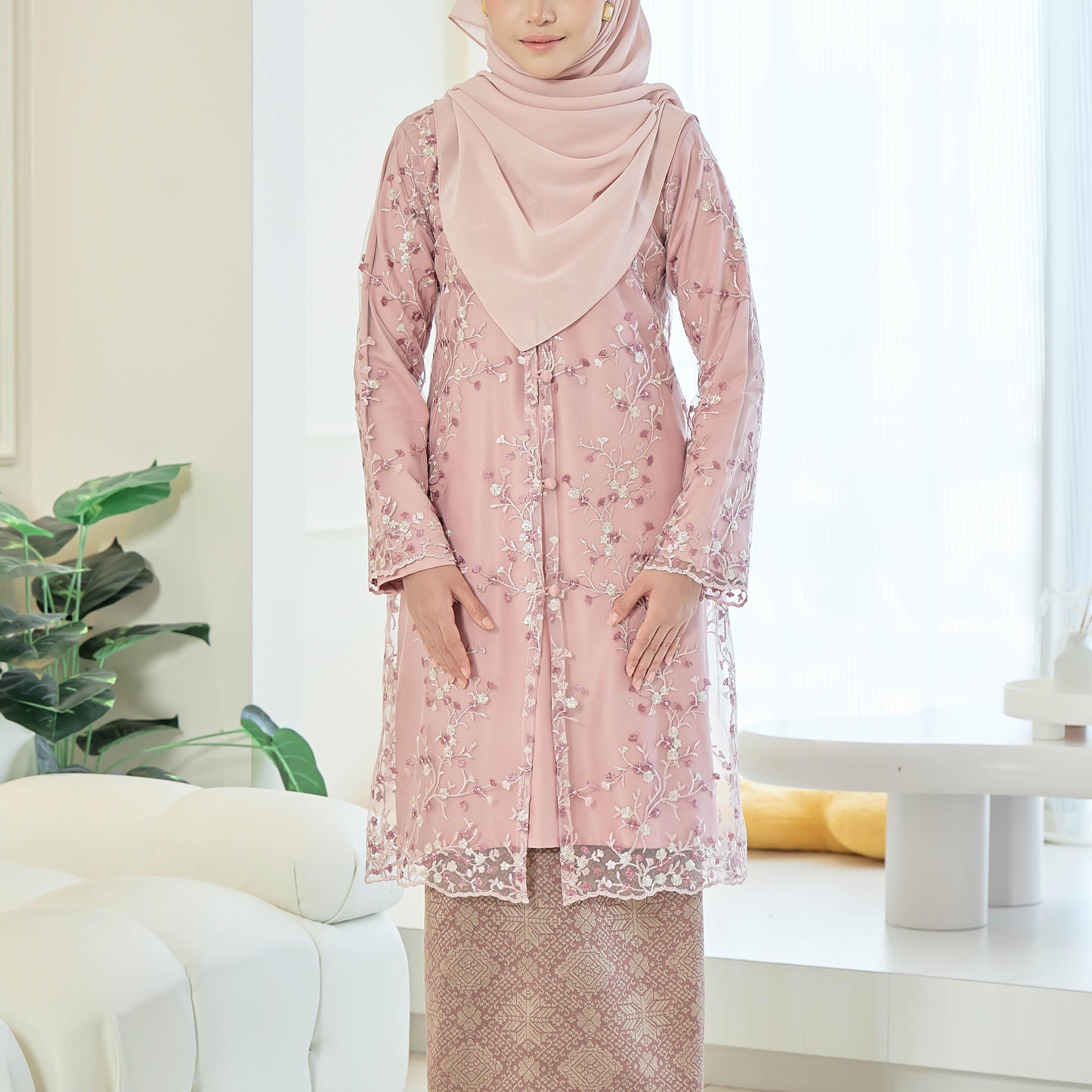Lovelle Kurung