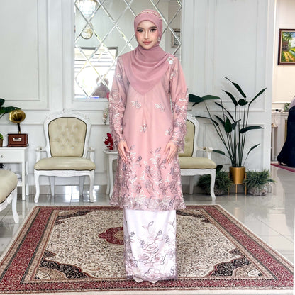 Elaira Kurung