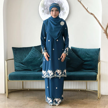 Ailisa Kurung