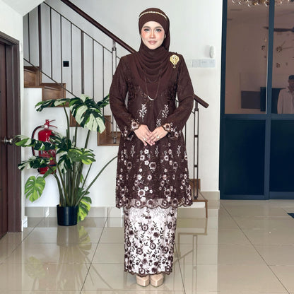 Naomi Kurung