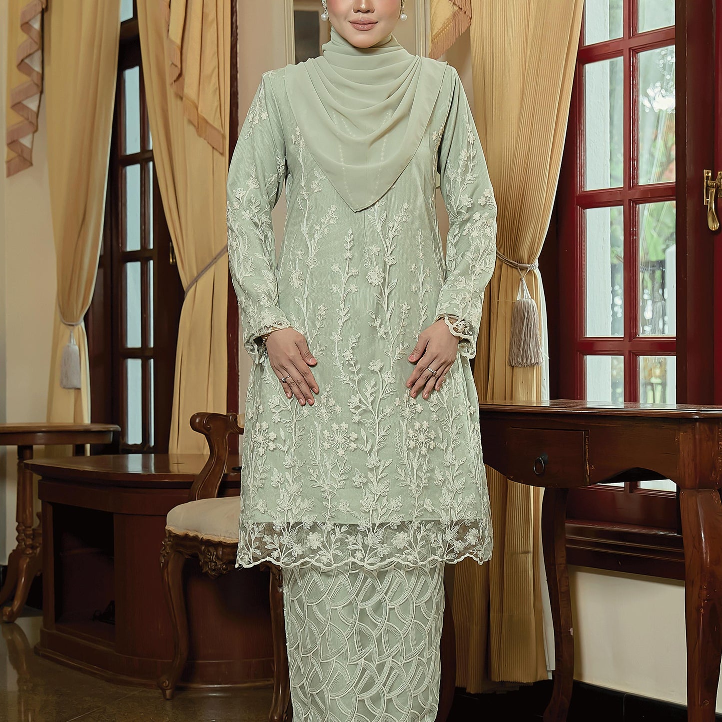 Raesya Kurung