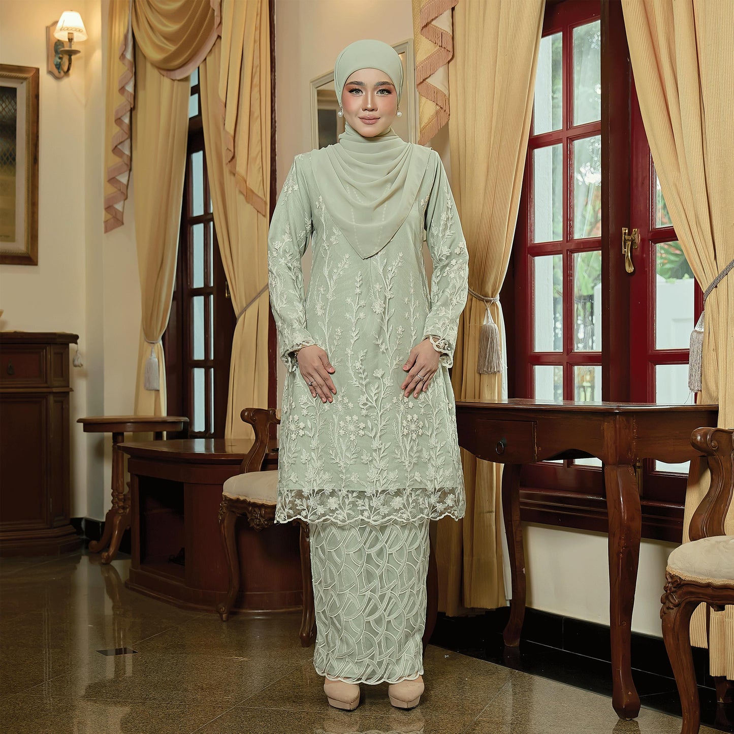 Raesya Kurung