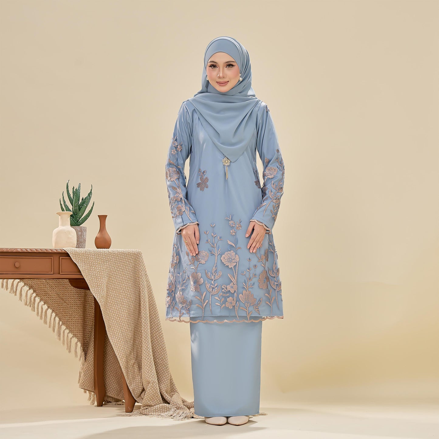 Lunaya Kurung