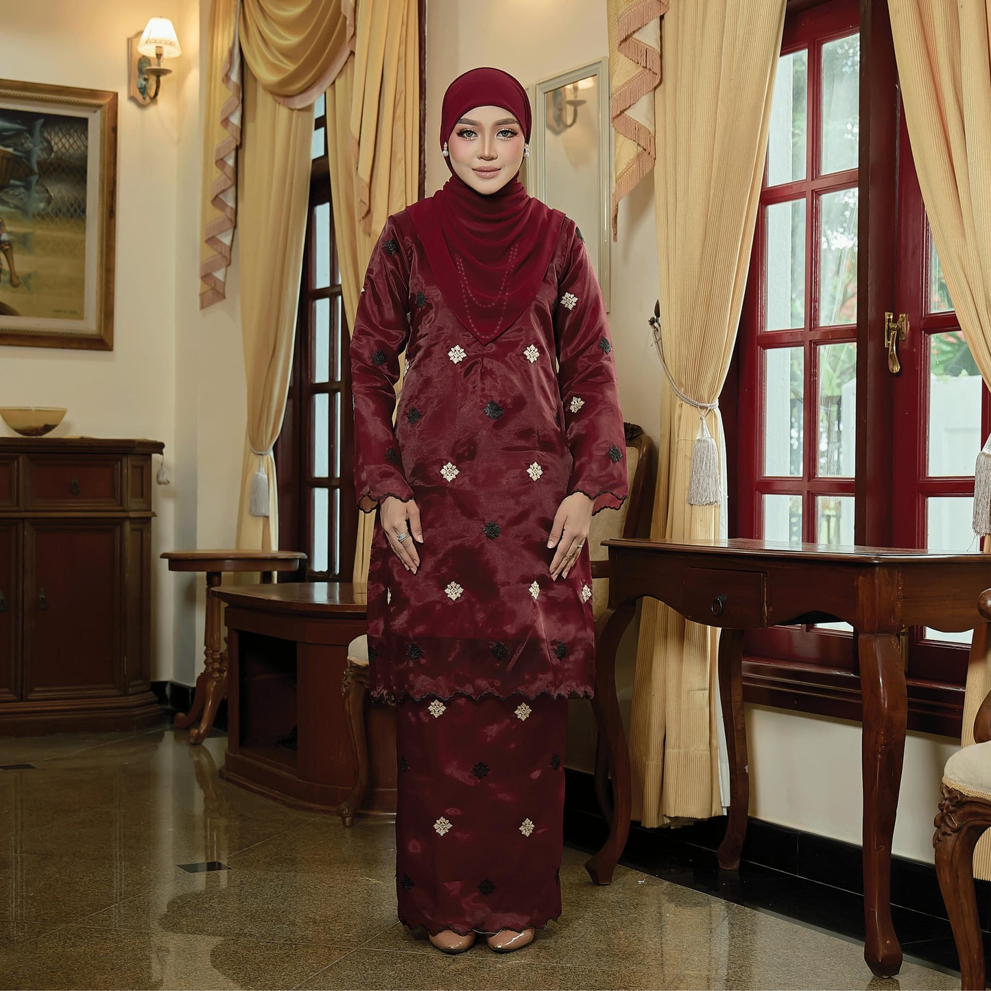 Elisya Kurung