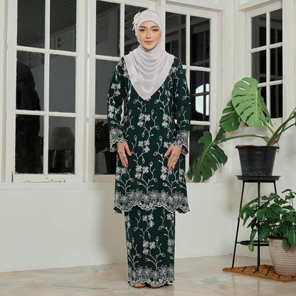 Elviera Kurung
