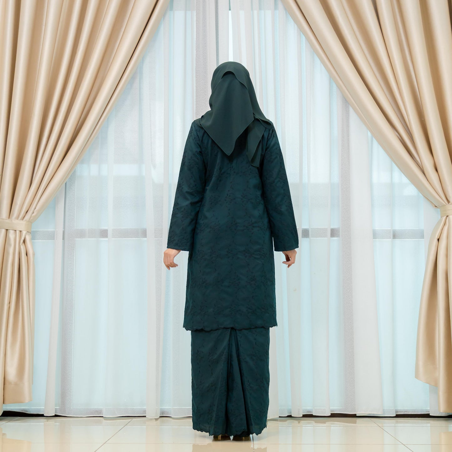 Deluna Kurung