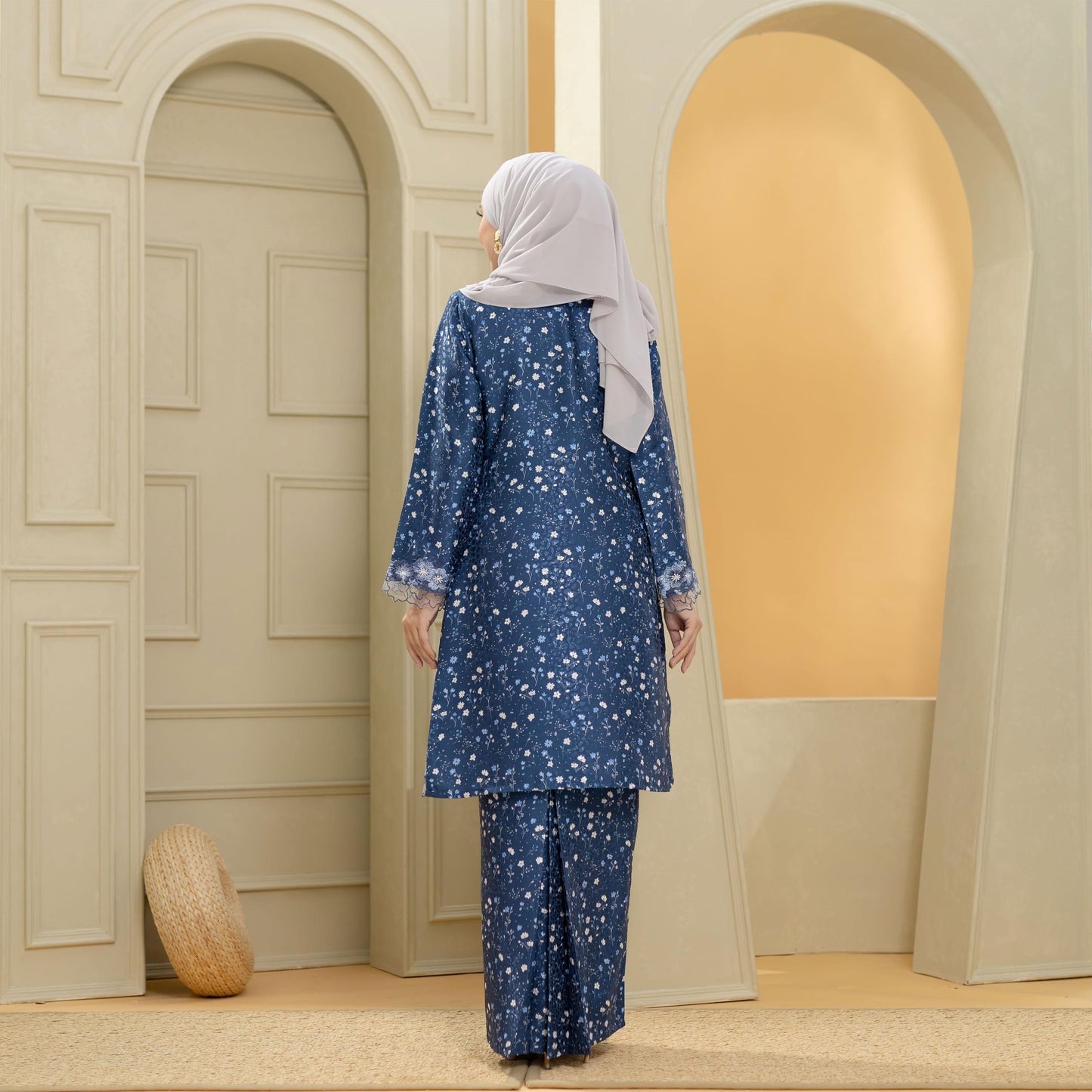 Lily Kurung
