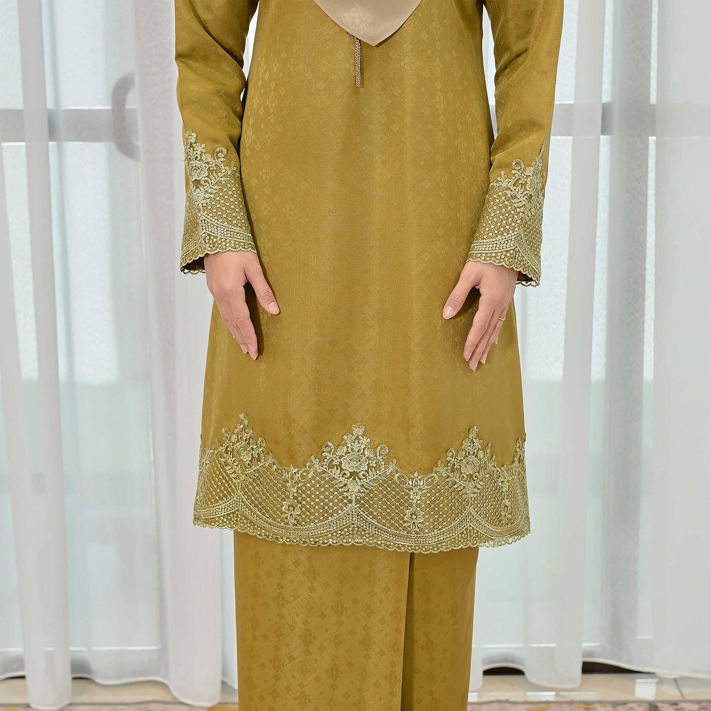 Zalea Kurung