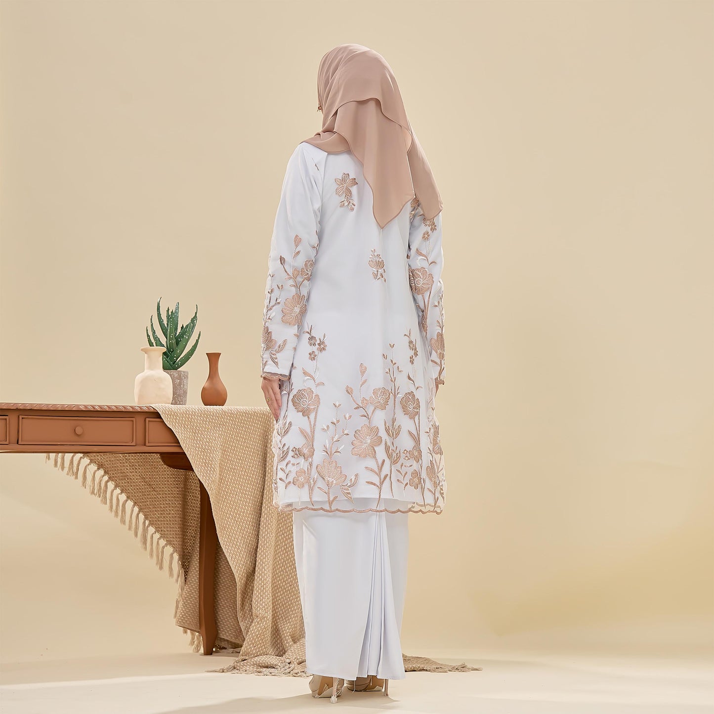 Lunaya Kurung