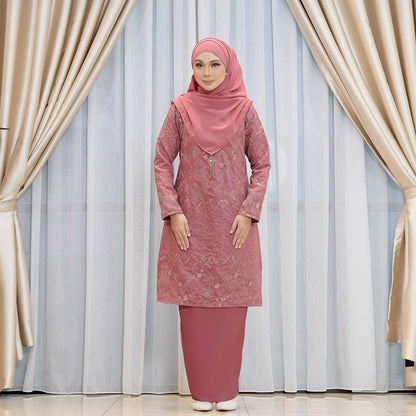 Adora Kurung