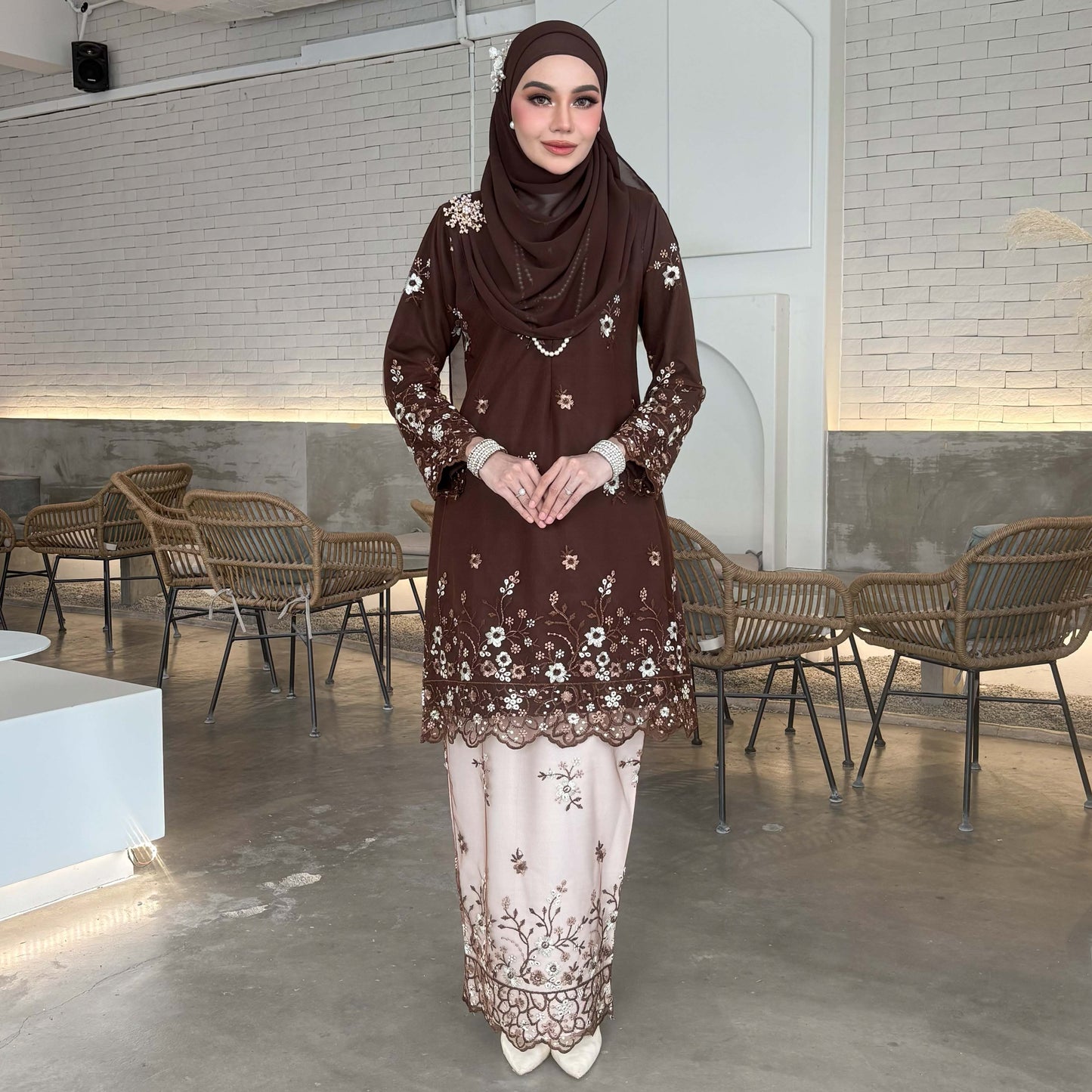 Della Kurung
