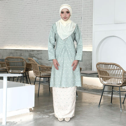 Maneesa Kurung