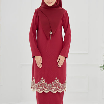 Elaine Kurung