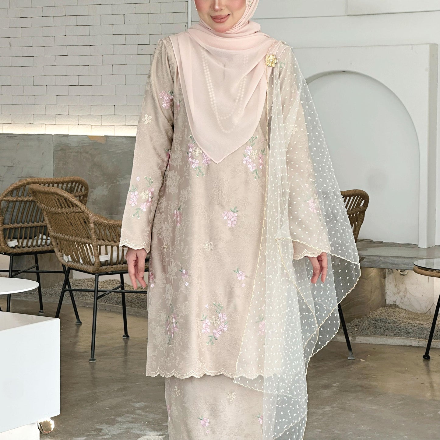 Meylia Kurung