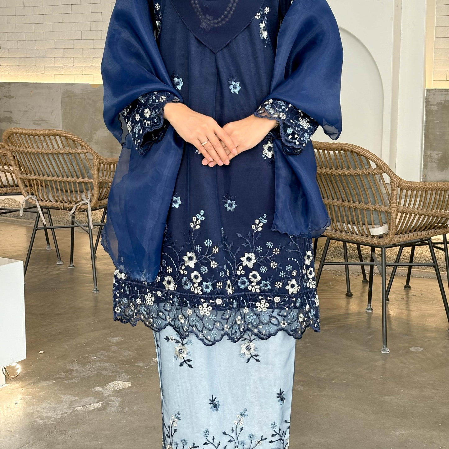 Della Kurung