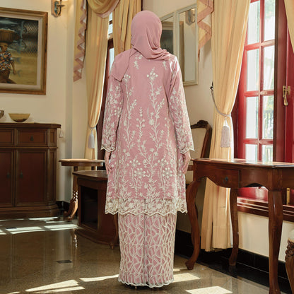Raesya Kurung