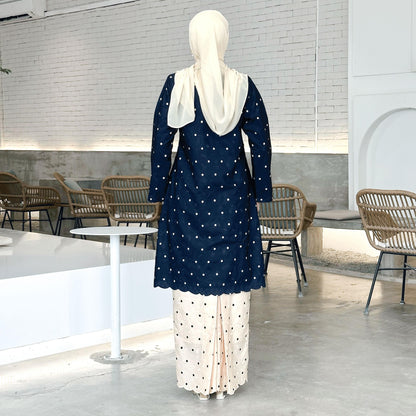 Maneesa Kurung