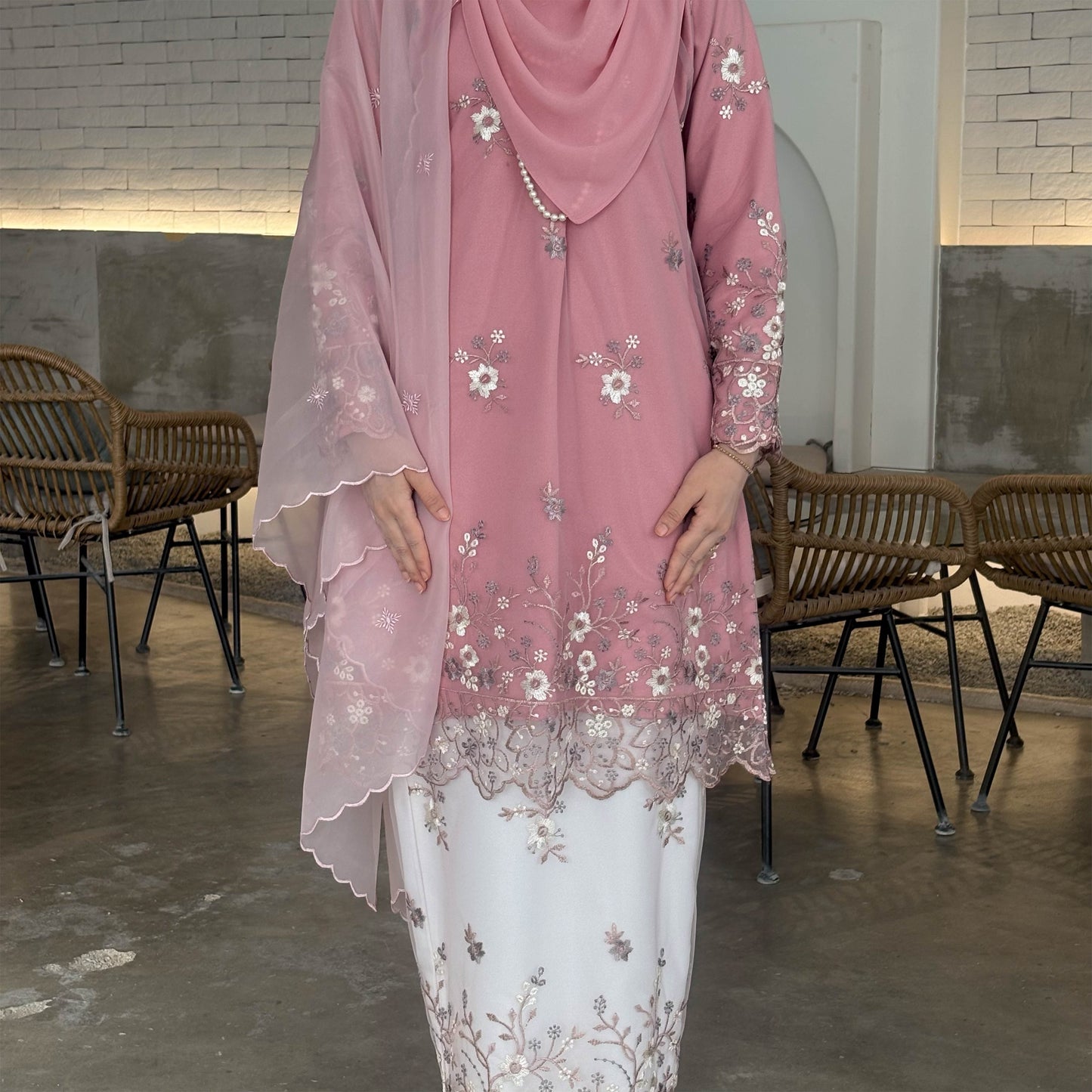 Della Kurung
