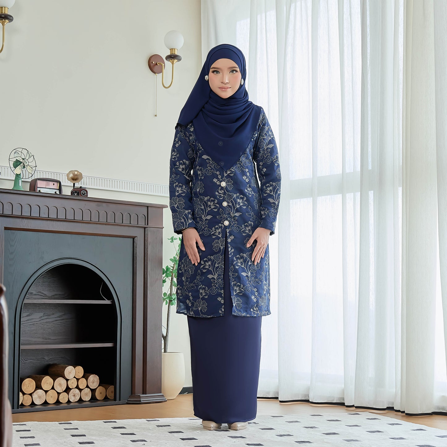 Felline Kurung