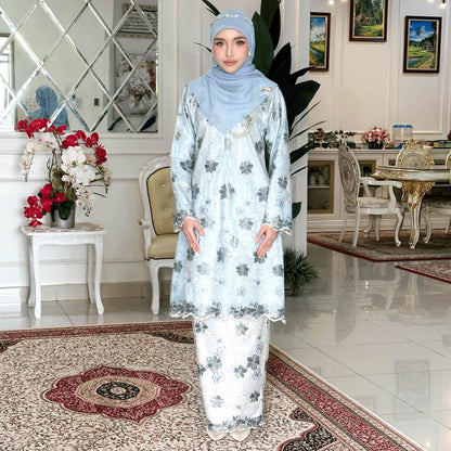 Selina Kurung