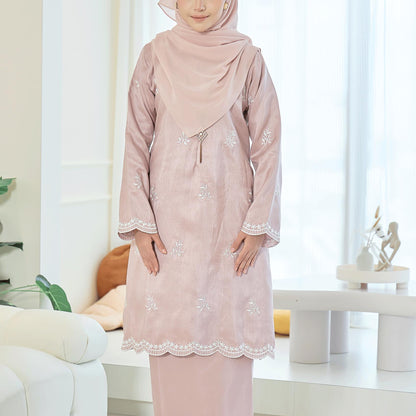 Lucia Kurung