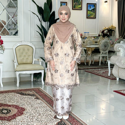 Selina Kurung