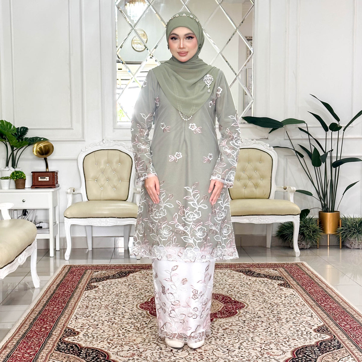Elaira Kurung