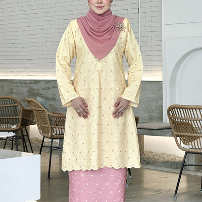 Maneesa Kurung