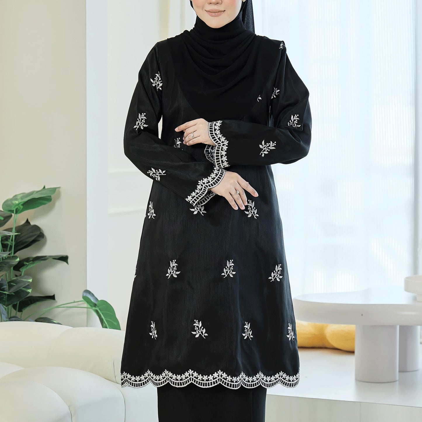 Lucia Kurung