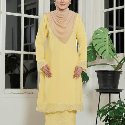 Lysandra Kurung